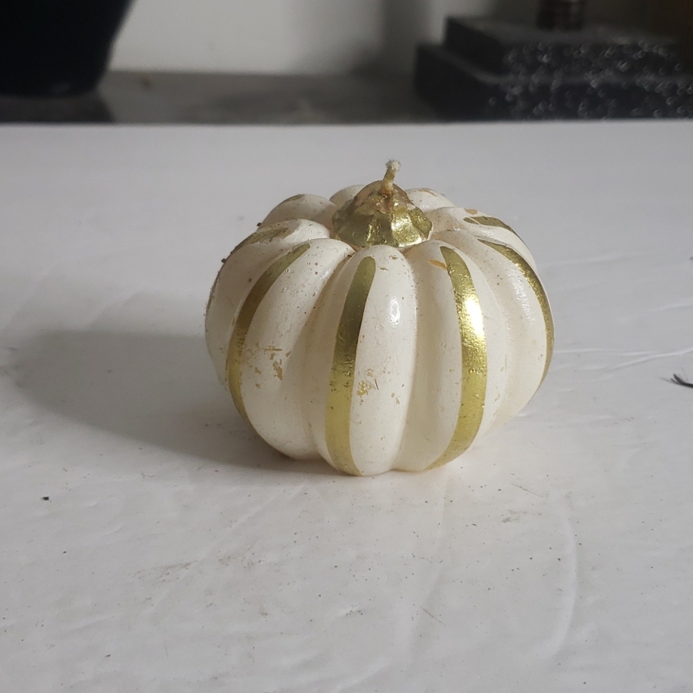 Pumpkin Candle Gold & White
